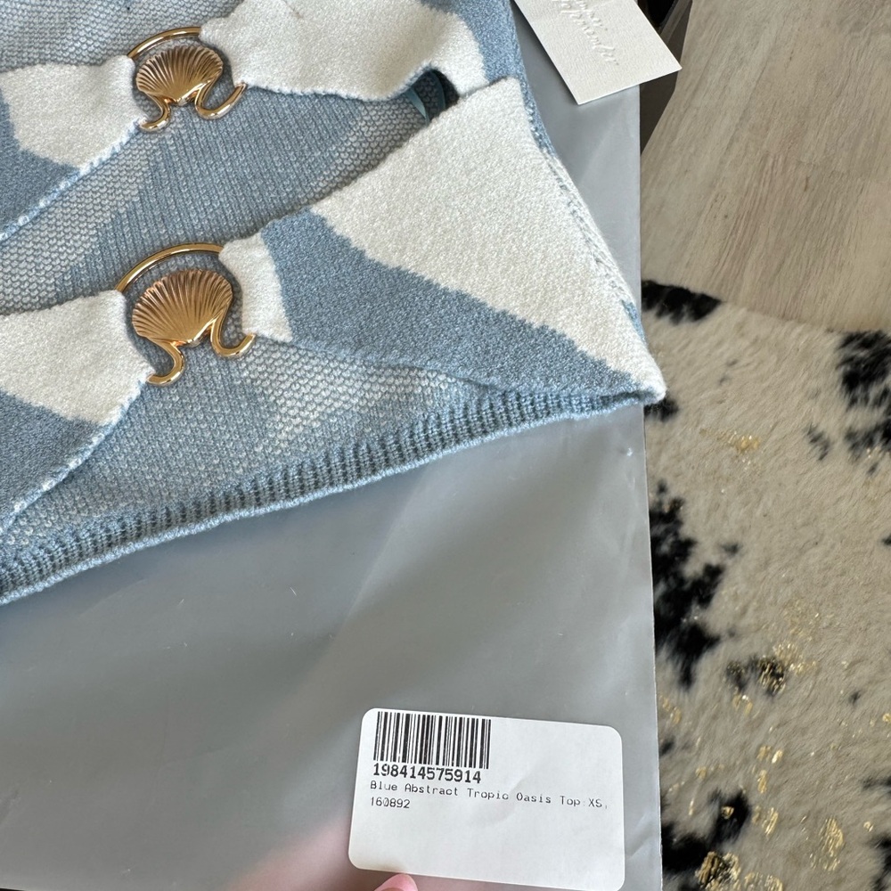NEW Blue Abstract Tropic Oasis Top - XS - Picture 5 of 9